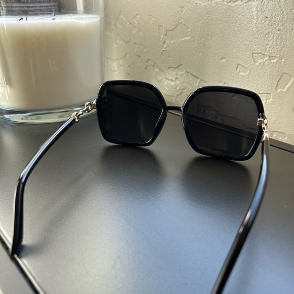 Square Gucci sunglasses - Picture 10 of 13